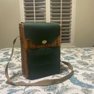 PICNIC TIME WINE AND CHEESE BASKET